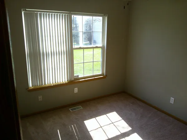 $219,900 | 741 Meridian Court, DeKalb, IL 60115