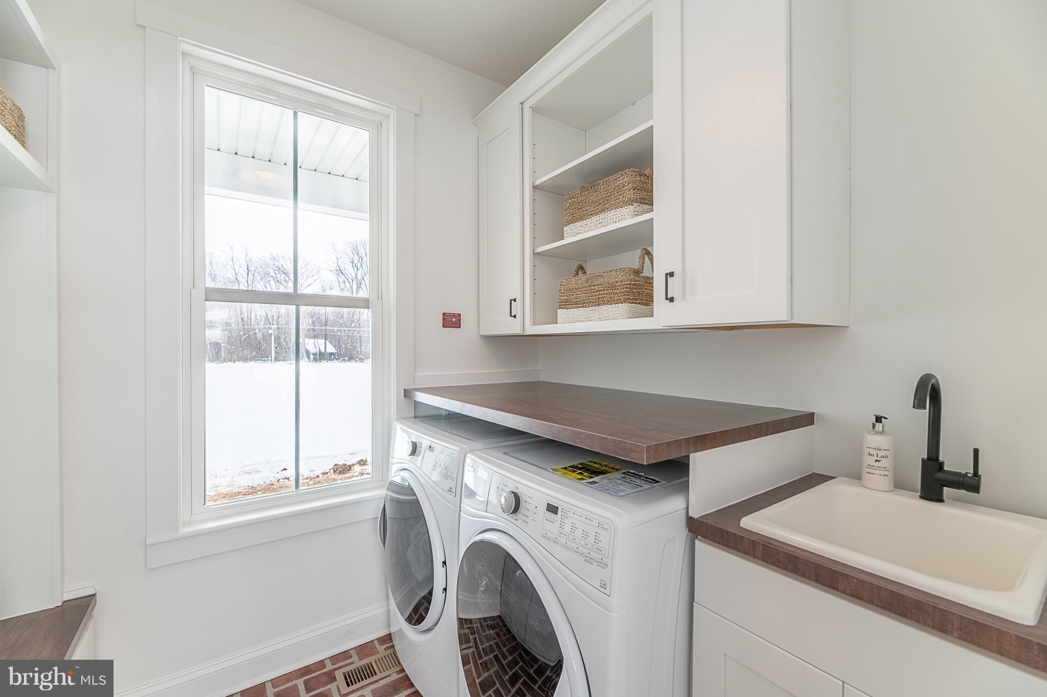 13762 Taylorstown Road Leesburg, VA 20176 - Photo 22 of 36 Laundry room