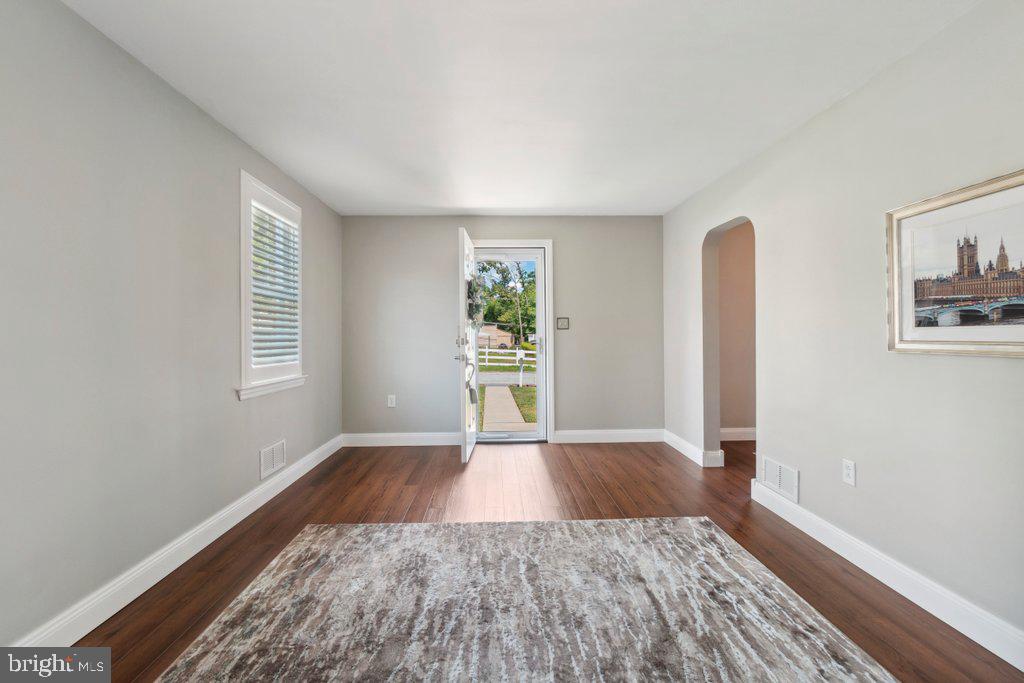 1707 Goodview Road Parkville, MD 21234 - Photo 5 of 41