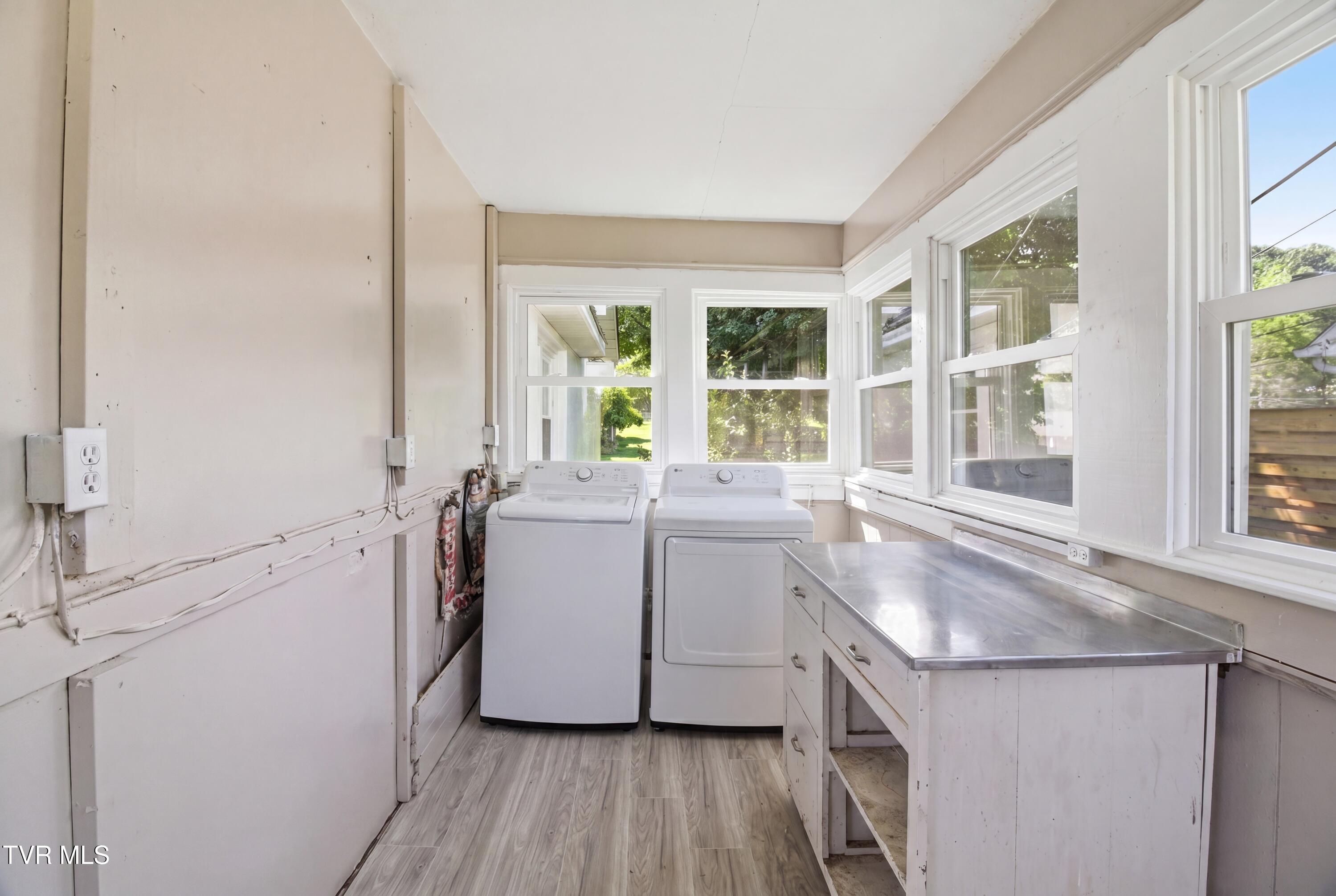 1721 Ridgeway Drive Kingsport, TN 37664 - Photo 25 of 27 DZ3A2576_declutter_d5899876