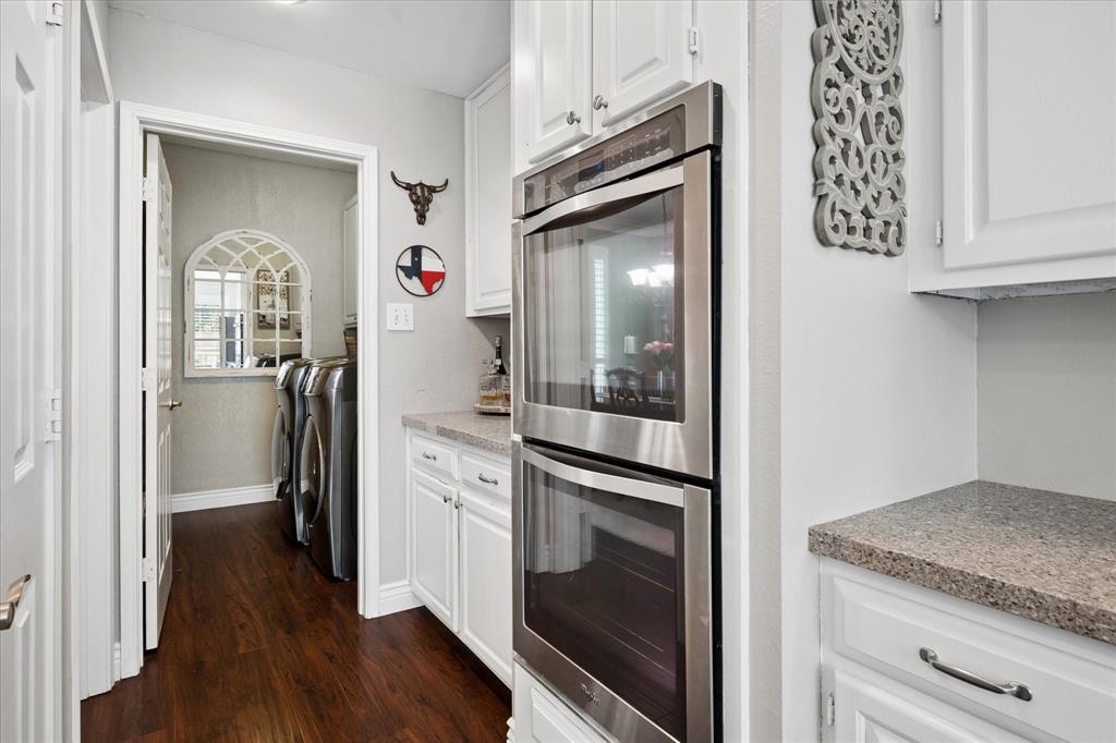 1913 Hartford Road Grapevine, TX 76051 - Photo 12 of 36 Double oven and butlers pantry/dry bar