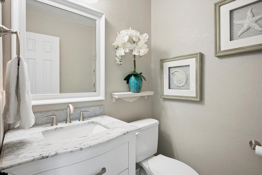 1913 Hartford Road Grapevine, TX 76051 - Photo 26 of 36 Half bath downstairs