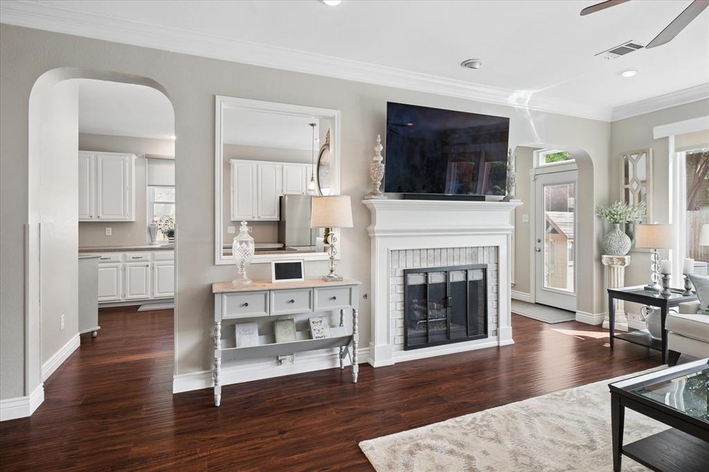 1913 Hartford Road Grapevine, TX 76051 - Photo 8 of 36