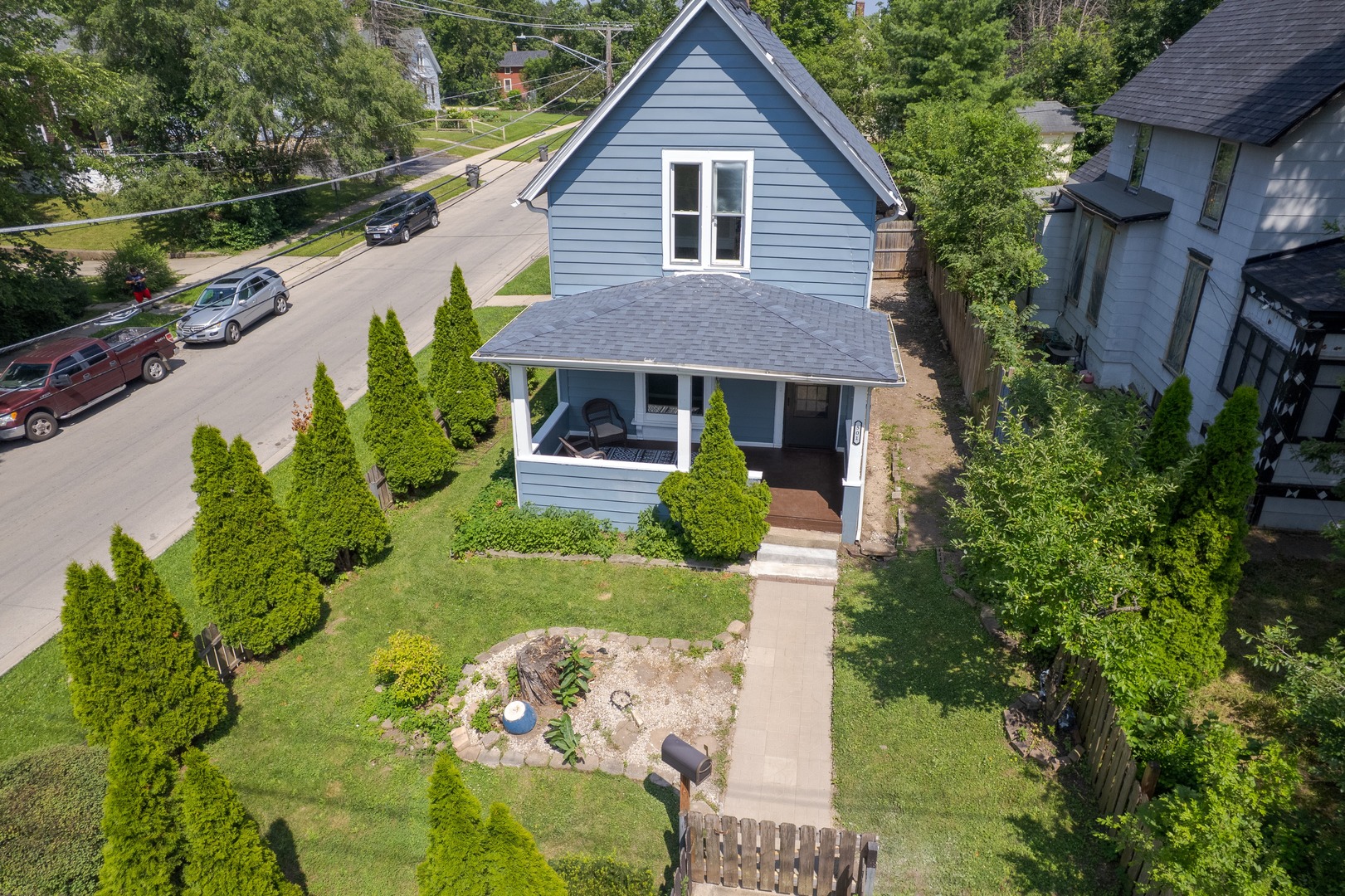 501 Raymond Street Elgin, IL 60120 - Photo 2 of 17