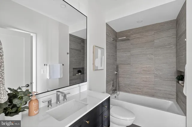 $484,982 | 828 21st Street Northeast, Unit 2, Washington, DC 20002