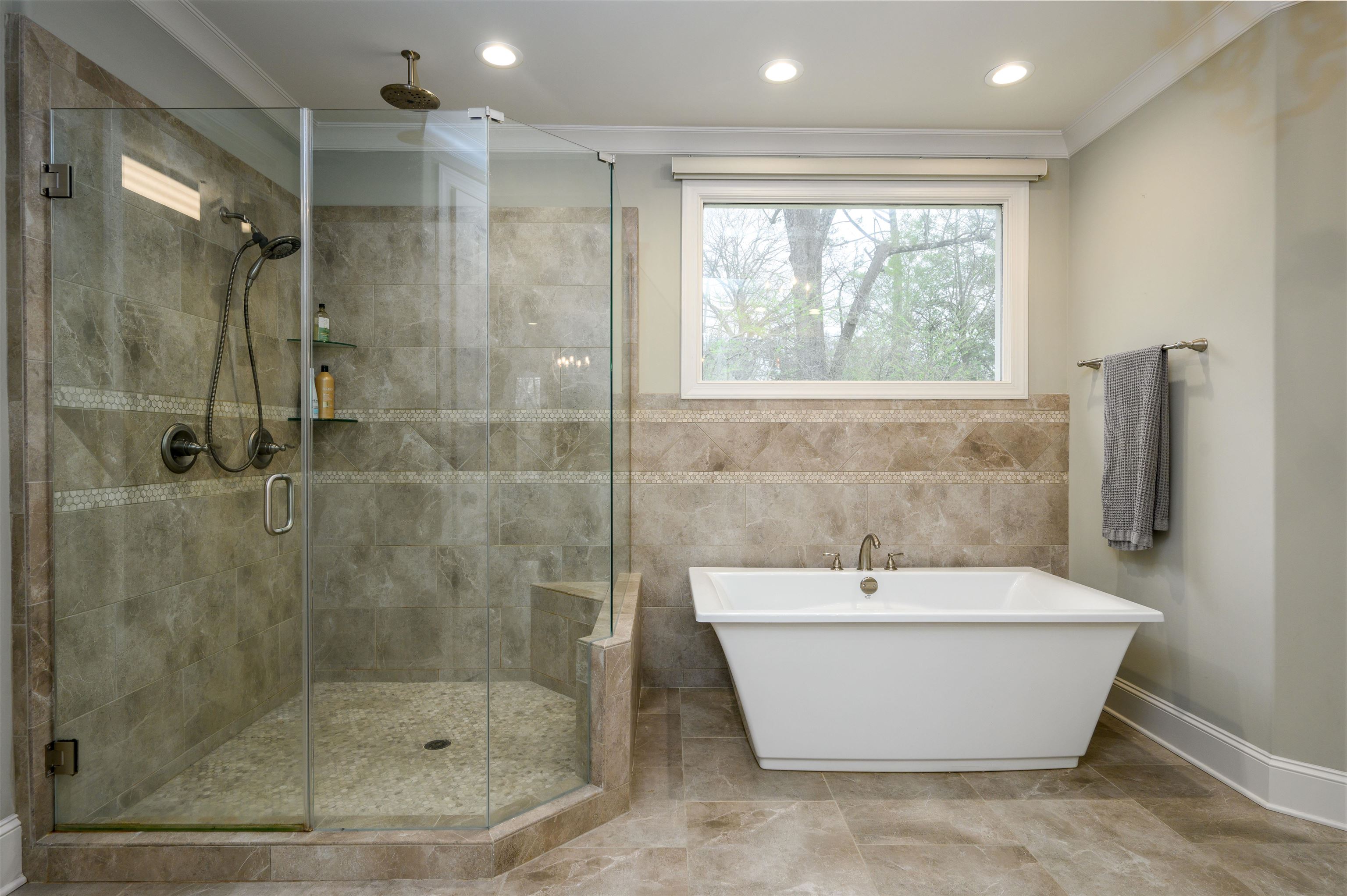 4980 Cole Road Memphis, TN 38117 - Photo 15 of 25 a bathroom with a bathtub and shower