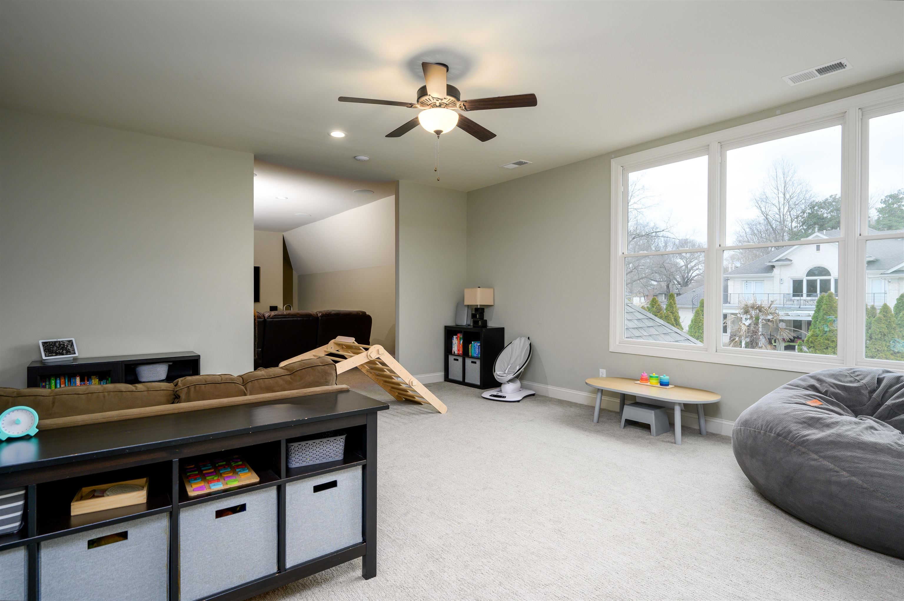 4980 Cole Road Memphis, TN 38117 - Photo 21 of 25 a living room with furniture and a table