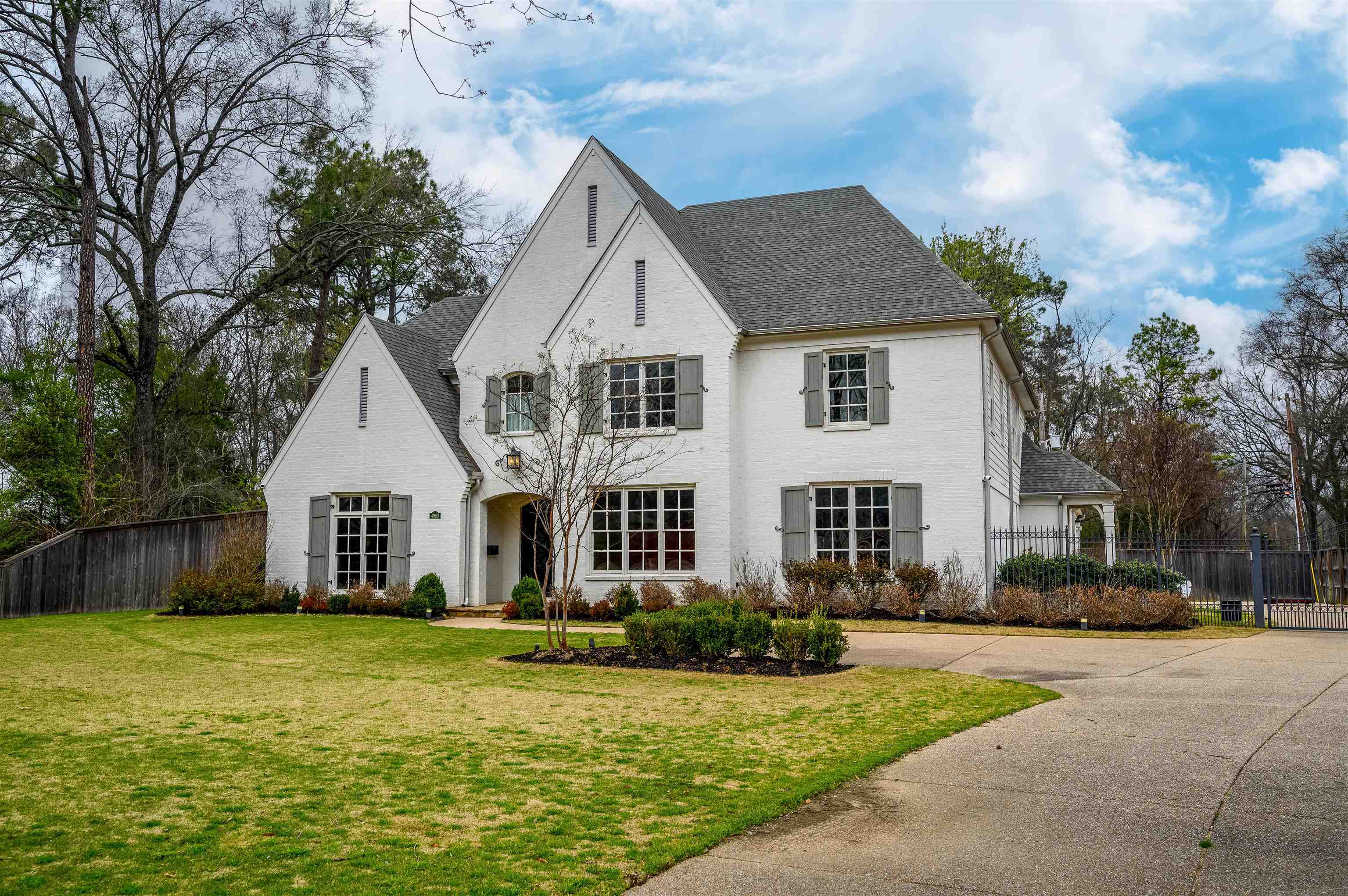 4980 Cole Road Memphis, TN 38117 - Photo 25 of 25 a front view of house with yard and green space