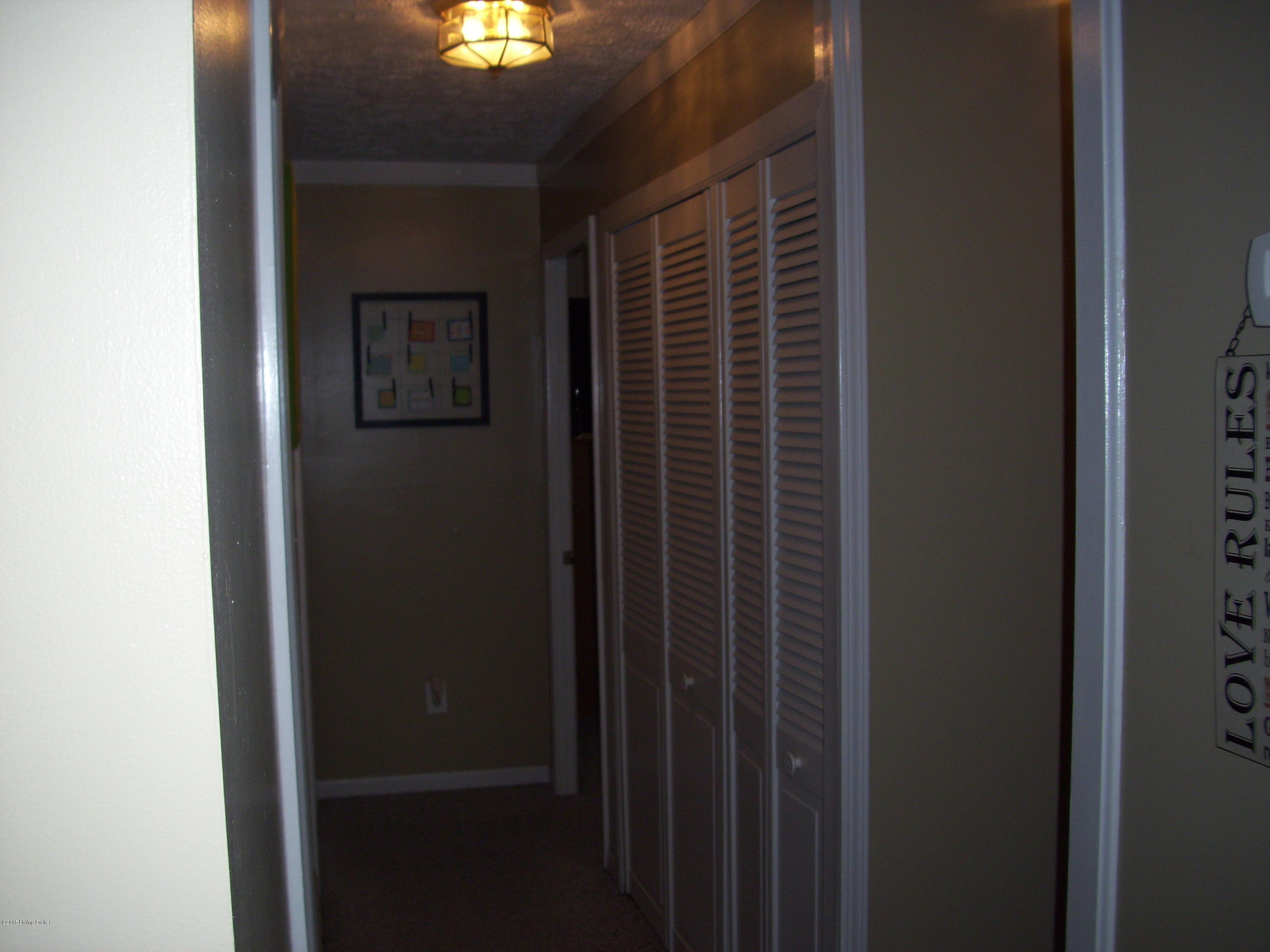 10001 Robsion Road Louisville, KY 40299 - Photo 11 of 23 100_1475