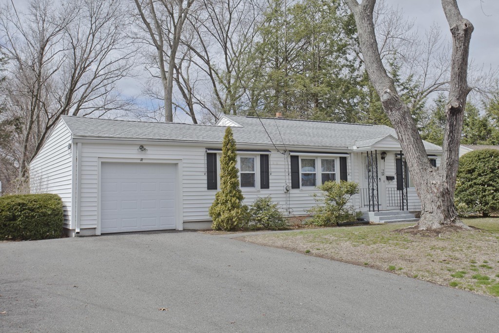 19 Brigham Road South Hadley, MA 01075 - Photo 3 of 20 Gallery Image 3