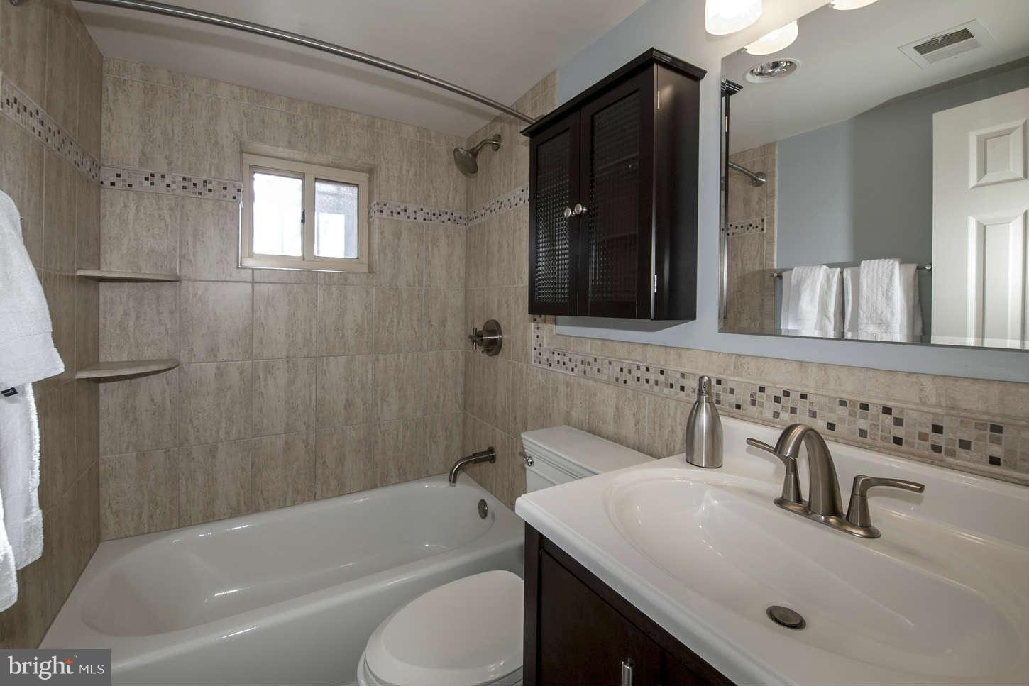 1673 Park Road Northwest, Unit B1 Washington, DC 20010 - Photo 16 of 25 Bath