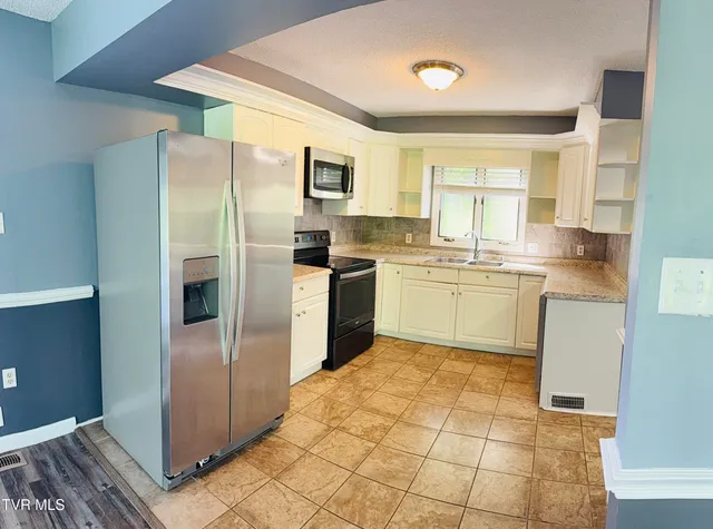 $3,900 | 413 Gustavis Avenue, Unit 5, Kingsport, TN 37664