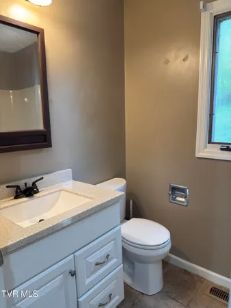 $2,500 | 413 Gustavis Avenue, Unit 5, Kingsport, TN 37664