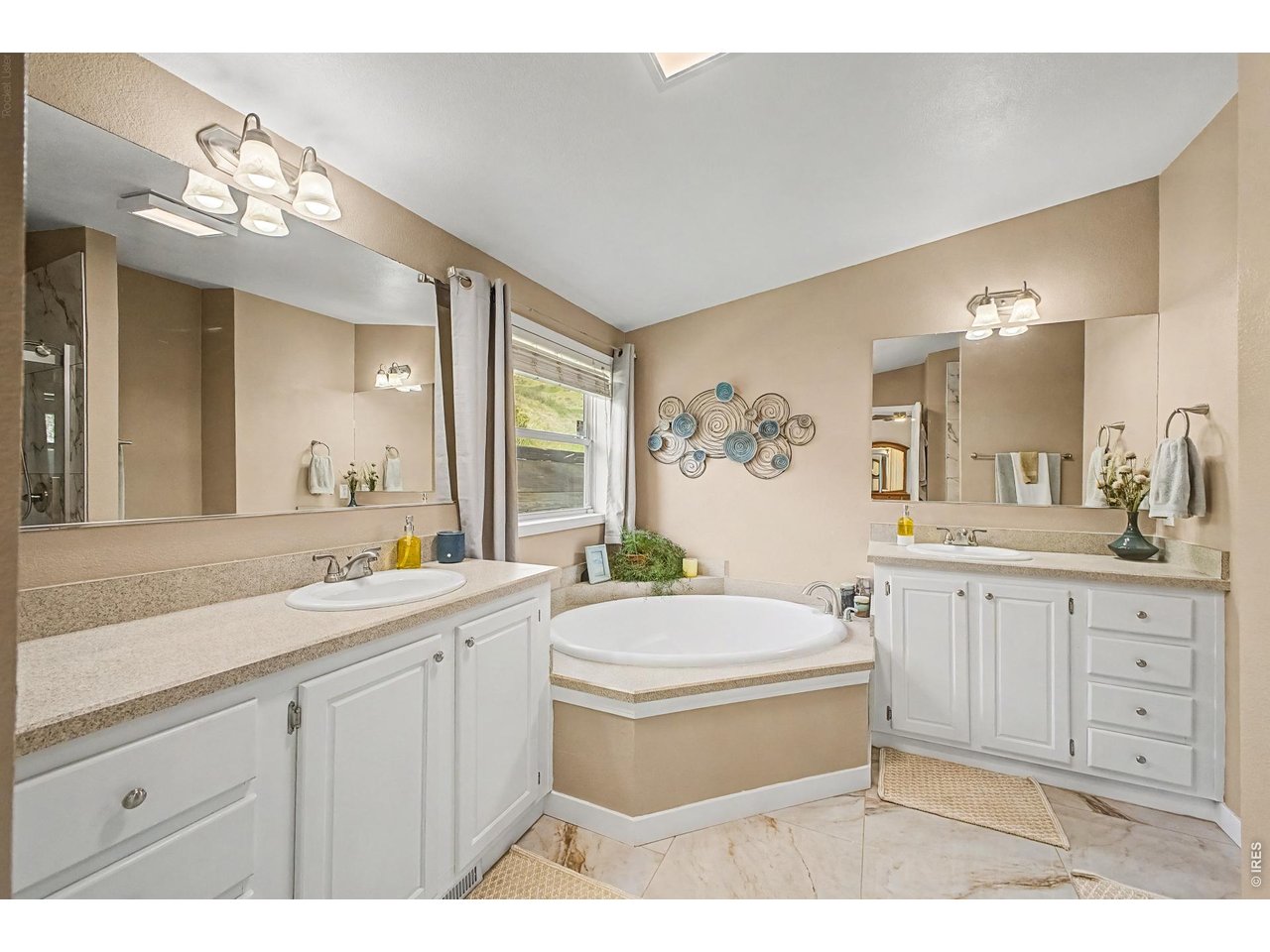 14500 Buckhorn Road Loveland, CO 80538 - Photo 10 of 34 Large primary bathroom