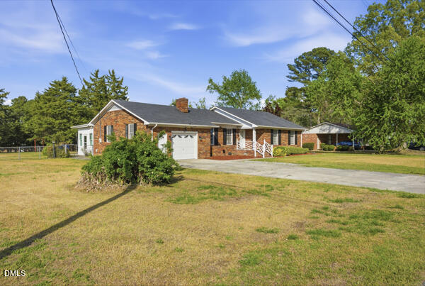 301 Halifax Street Clinton, NC 28328 - Photo 2 of 19 004_yZoY
