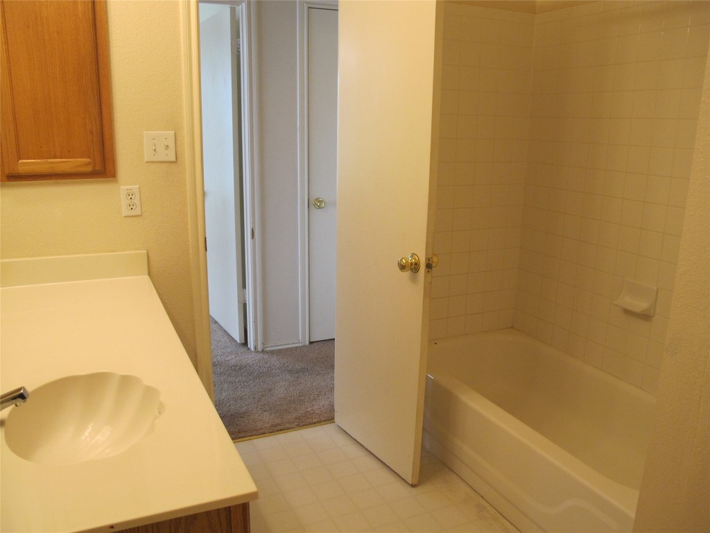 2011 Jasper Lane Cedar Park, TX 78613 - Photo 33 of 40 a bathroom with a tub