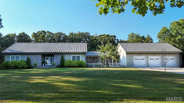 $495,000 | 13677 Klondike Road, De Soto, MO 63020