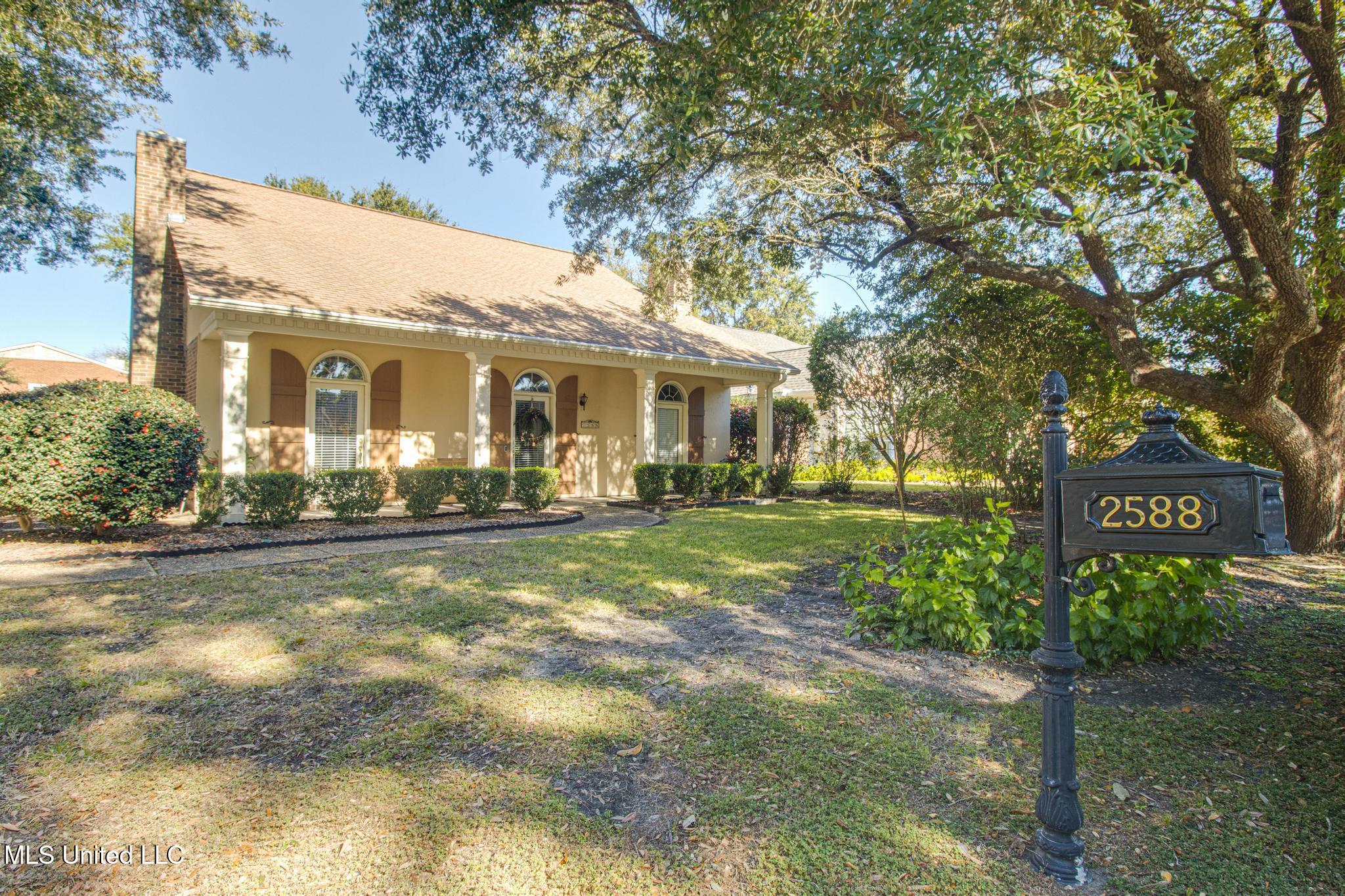 2588 Rue Palafox Biloxi, MS 39531 - Photo 2 of 31 Rue Palafox-27