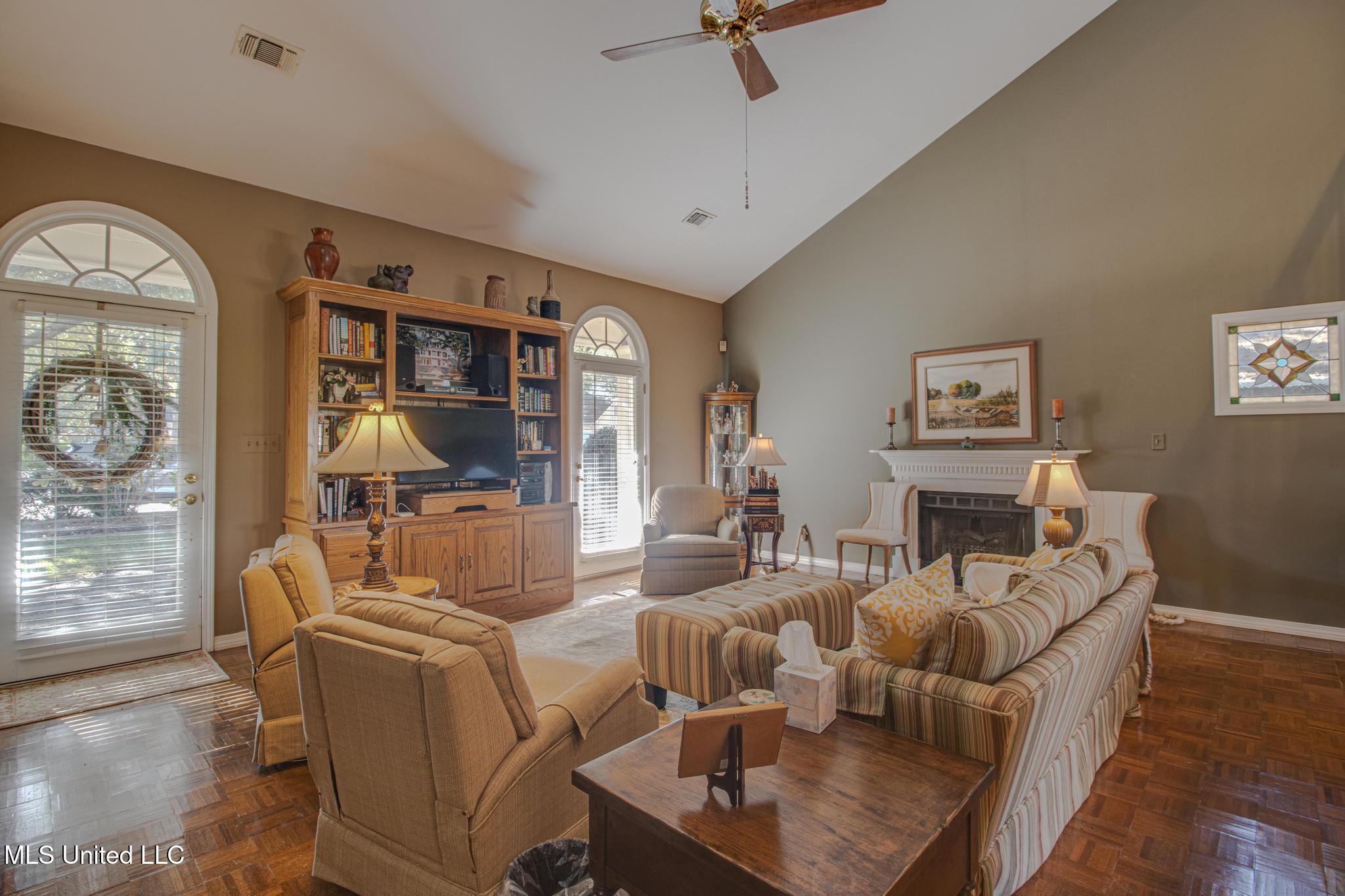 2588 Rue Palafox Biloxi, MS 39531 - Photo 5 of 31 Rue Palafox-4