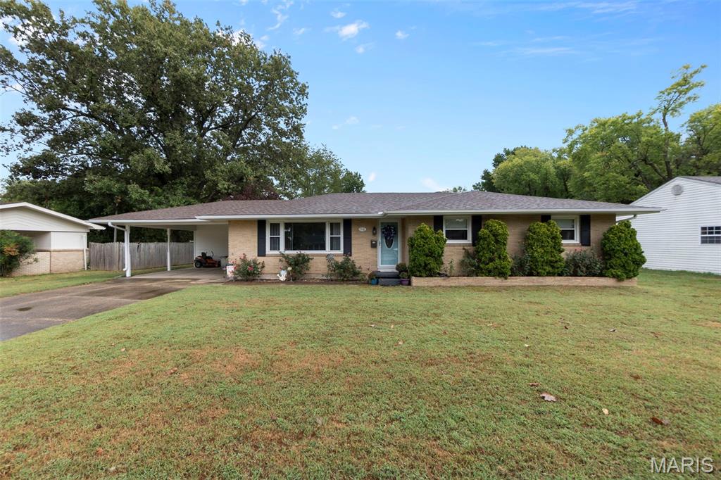 918 Hawthorn Drive Sikeston, MO 63801 - Photo 1 of 34