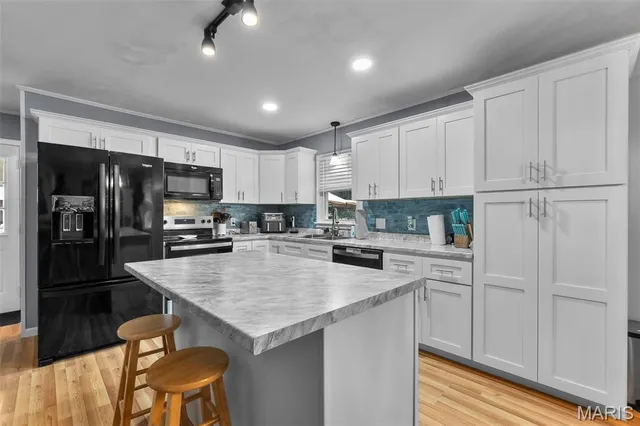 $210,000 | 918 Hawthorn Drive, Sikeston, MO 63801