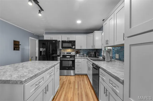 $210,000 | 918 Hawthorn Drive, Sikeston, MO 63801