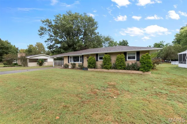 $210,000 | 918 Hawthorn Drive, Sikeston, MO 63801