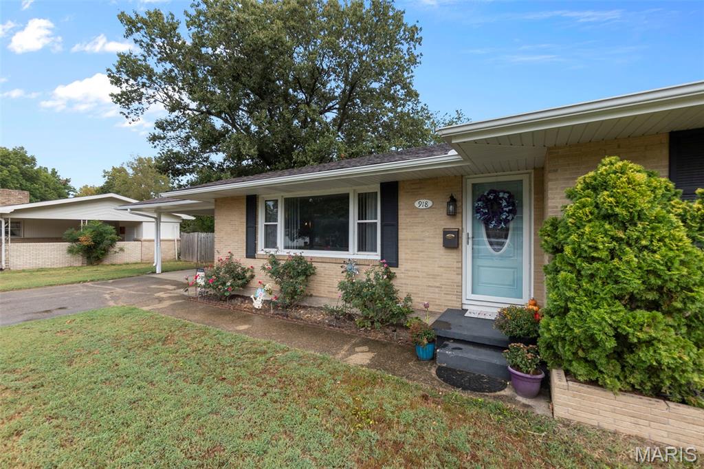 918 Hawthorn Drive Sikeston, MO 63801 - Photo 4 of 34