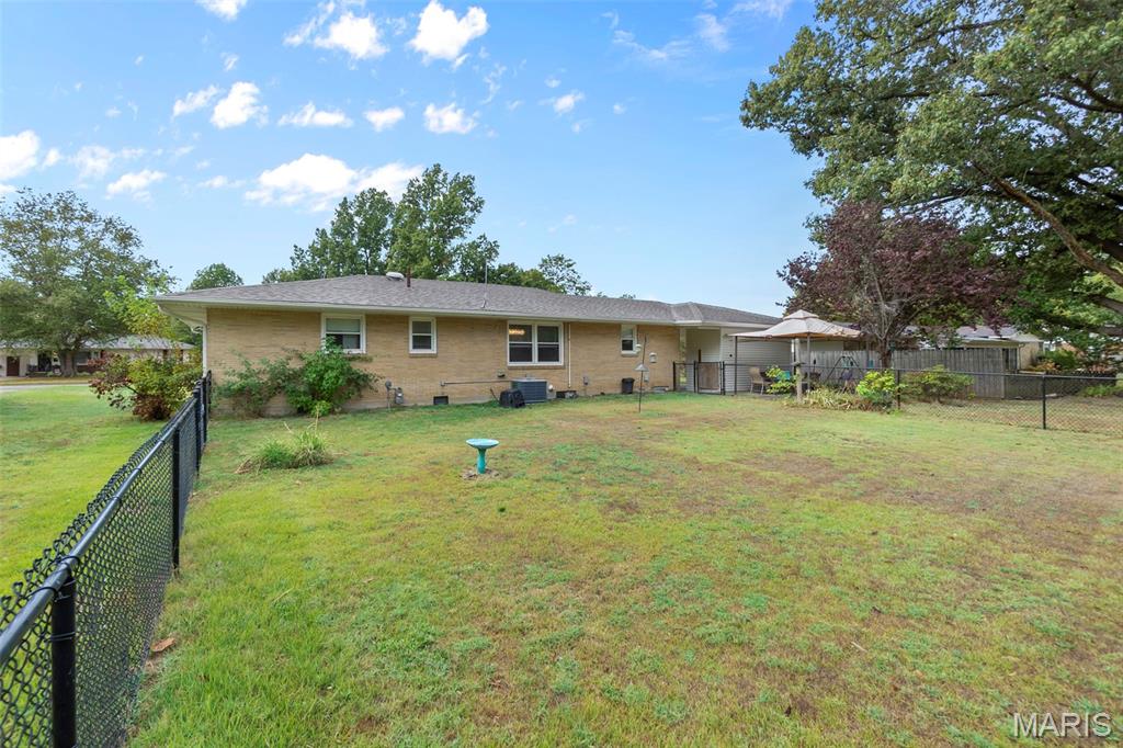 918 Hawthorn Drive Sikeston, MO 63801 - Photo 7 of 34