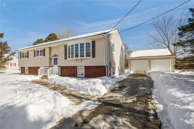 $675,000 | 11 Barton Lane, Middletown, RI 02842