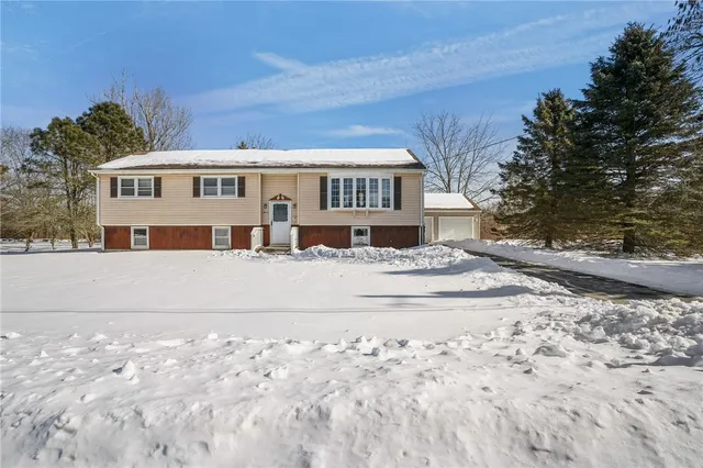 $675,000 | 11 Barton Lane, Middletown, RI 02842