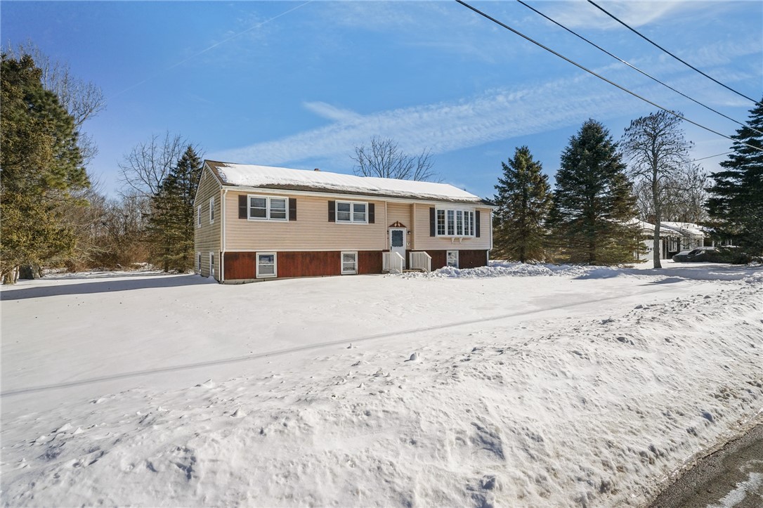 11 Barton Lane Middletown, RI 02842 - Photo 5 of 39