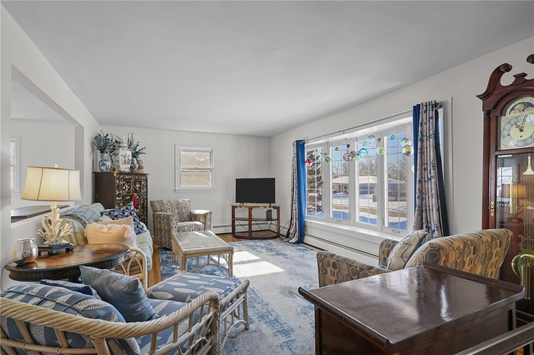 11 Barton Lane Middletown, RI 02842 - Photo 8 of 39