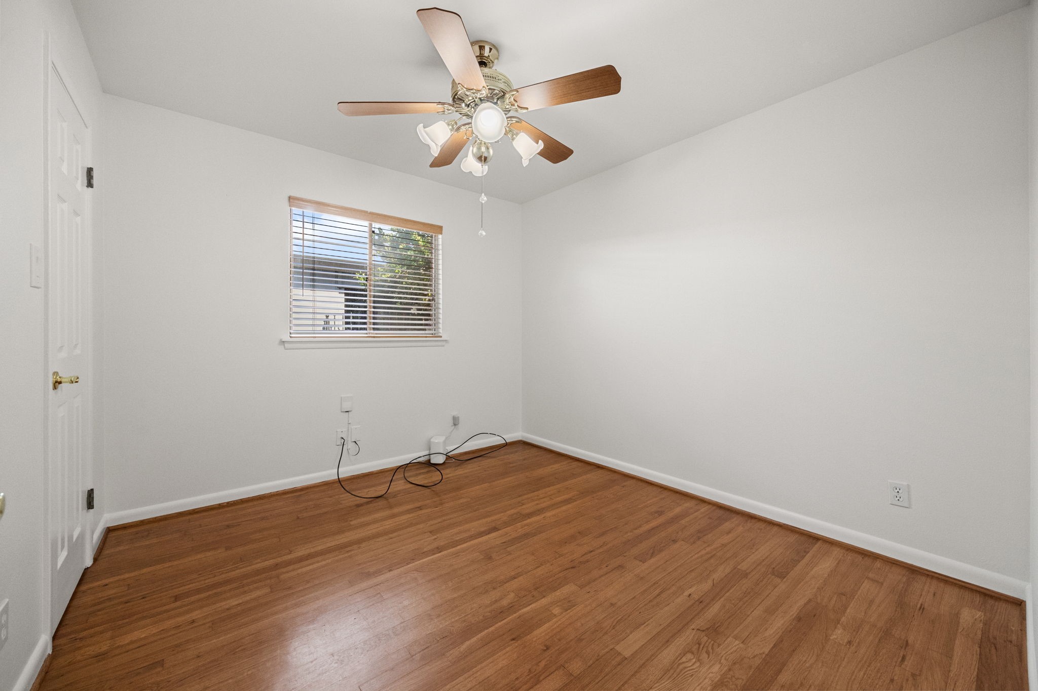 10310 Mayfield Road Houston, TX 77043 - Photo 30 of 49 Secondary bedroom with wood floors