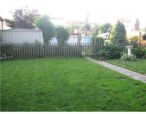 530 Jefferson Street Rochester, PA 15074 - Photo 5 of 14 Yard/Garden.