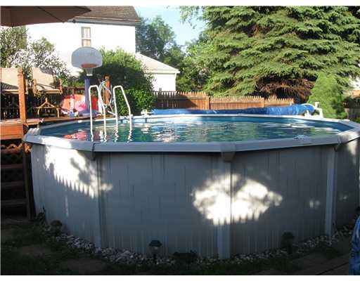 530 Jefferson Street Rochester, PA 15074 - Photo 9 of 14 Swimming Pool/Hot Tub/Sauna.