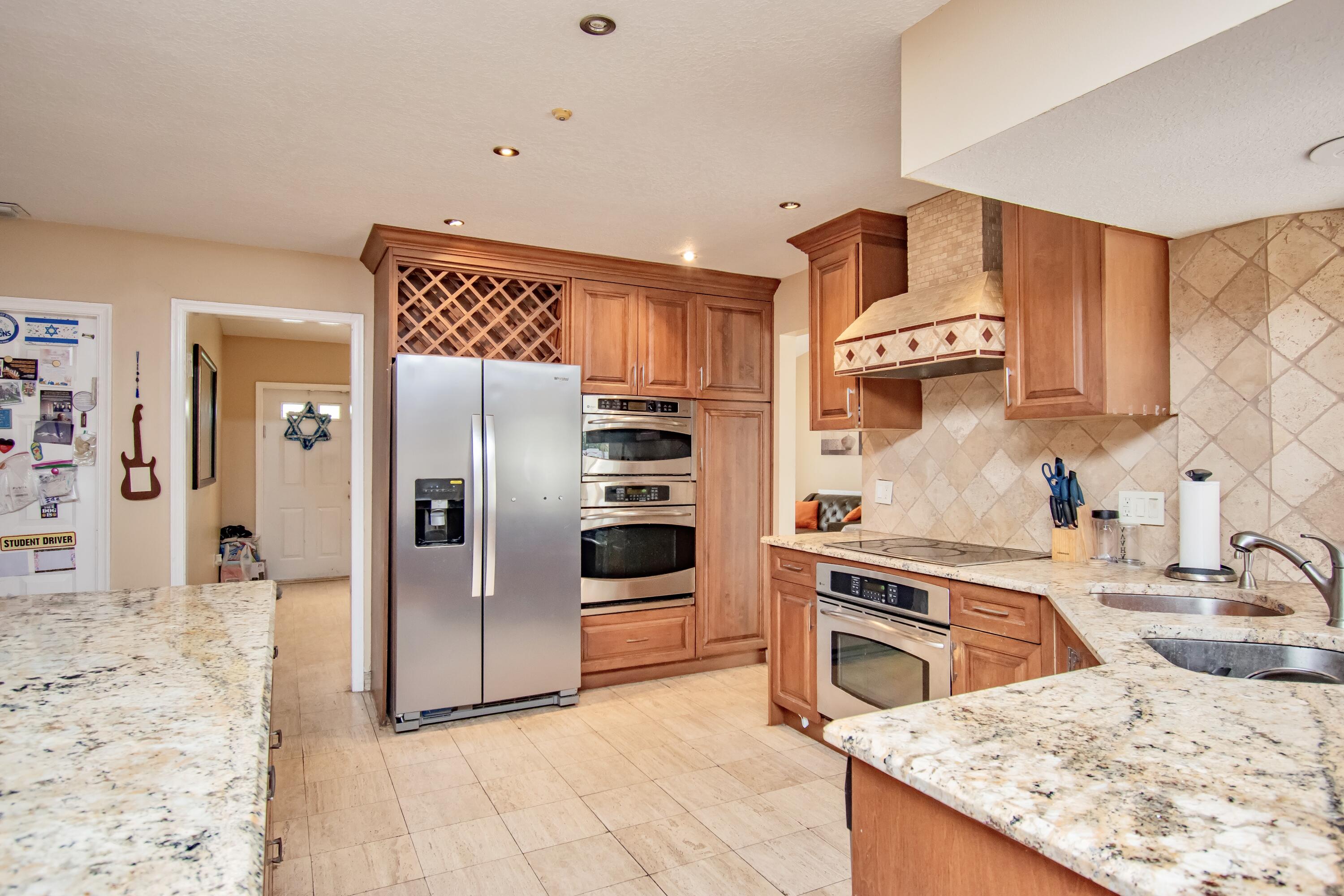 7455 San Clemente Place Boca Raton, FL 33433 - Photo 6 of 33 FD5364D0-872E-4D3C-BF40-4FB01A2EE6AD