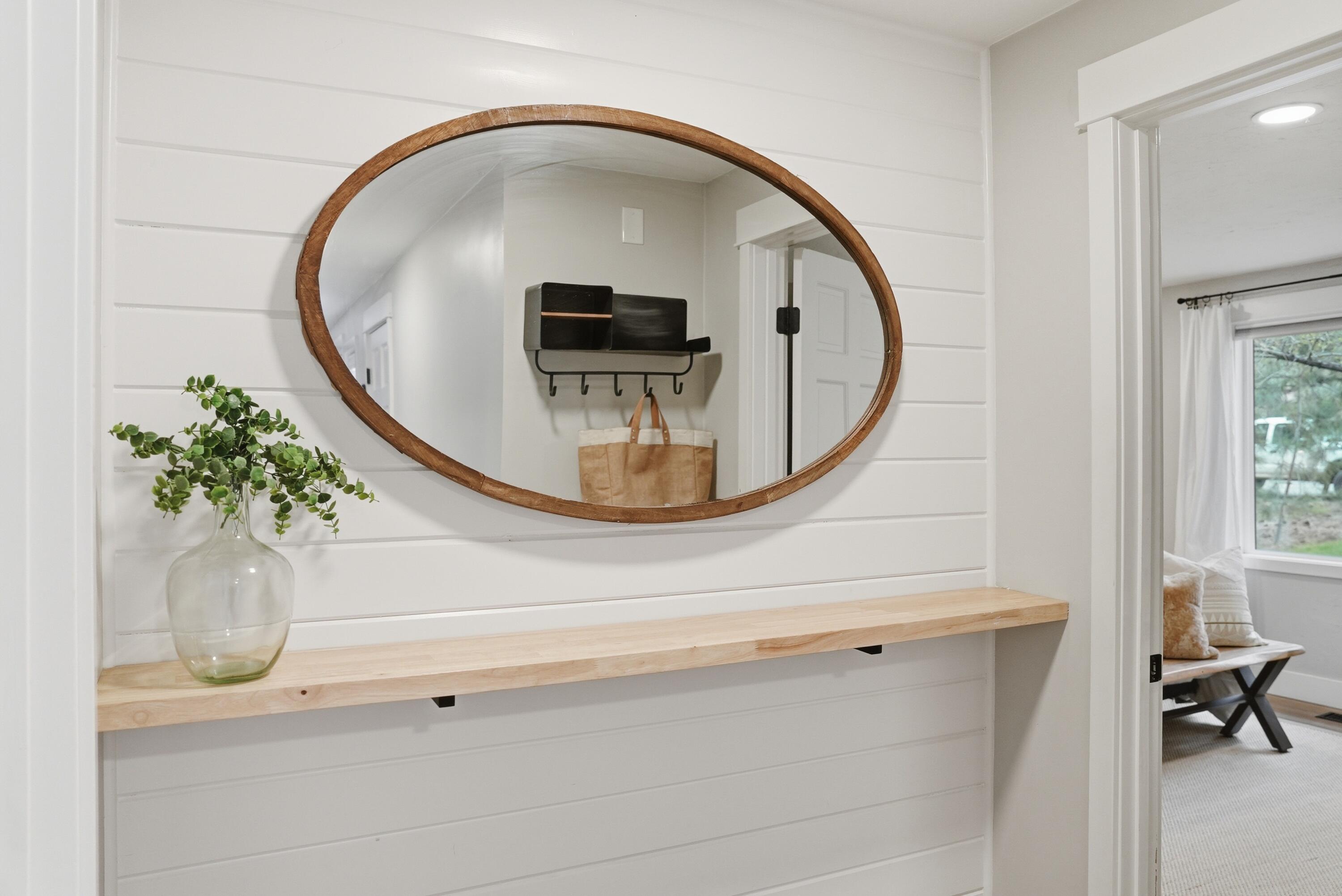 1961 Southwest Knoll Avenue Bend, OR 97702 - Photo 19 of 53 Hallway