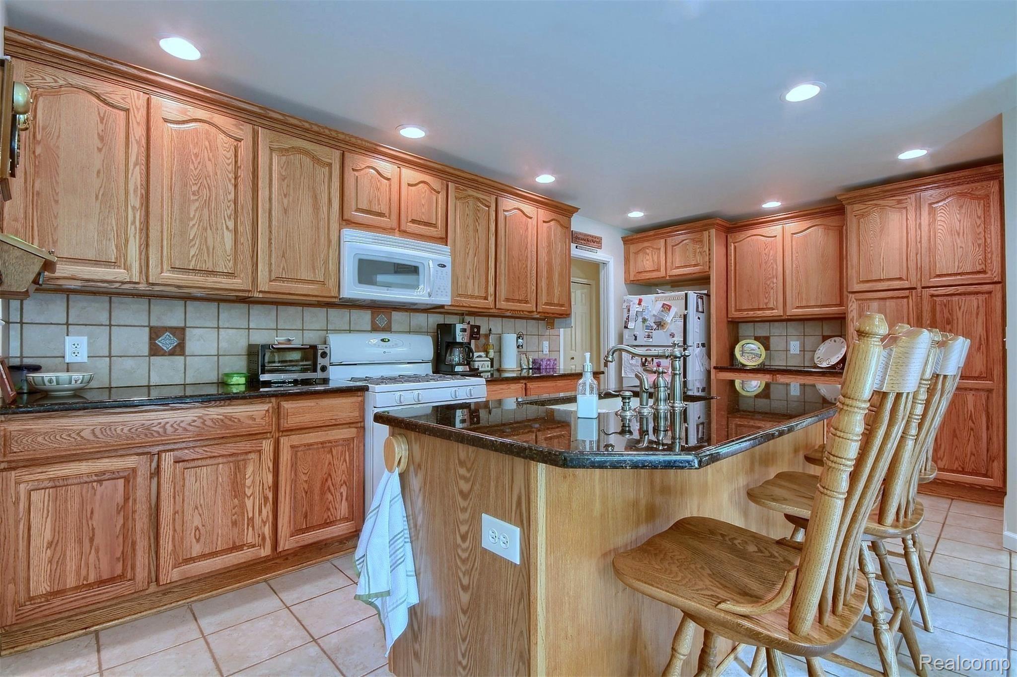 29098 Crawford Road Romulus, MI 48174 - Photo 15 of 38 15-Kitchen 3rd View.jpg