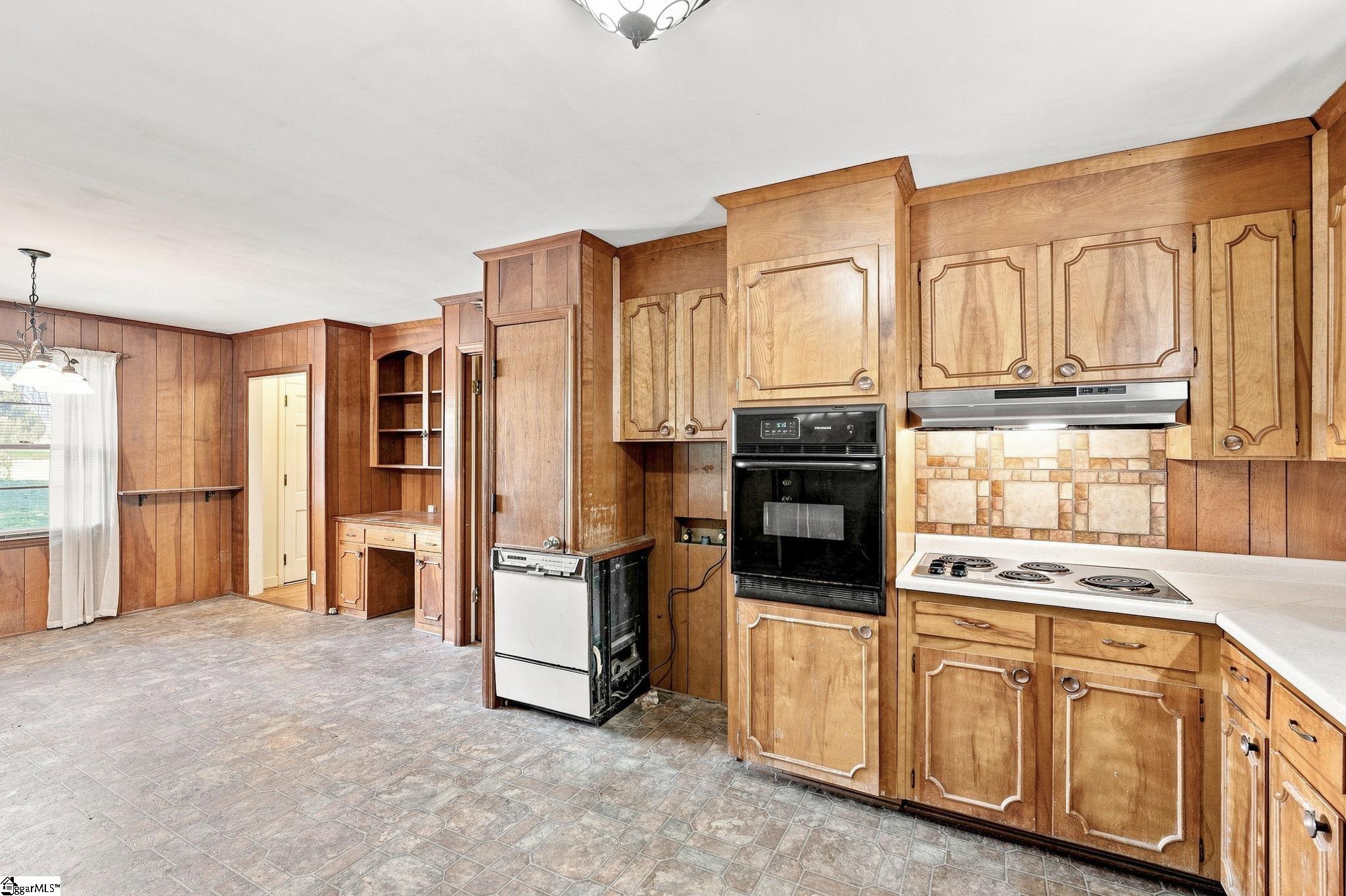 1290 Groce Meadow Road Taylors, SC 29687 - Photo 9 of 25 Gallery Image 9