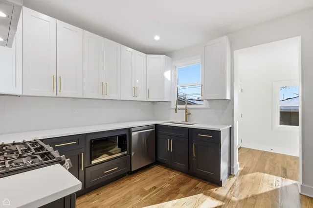 $684,900 | 5525 West Berenice Avenue, Chicago, IL 60641