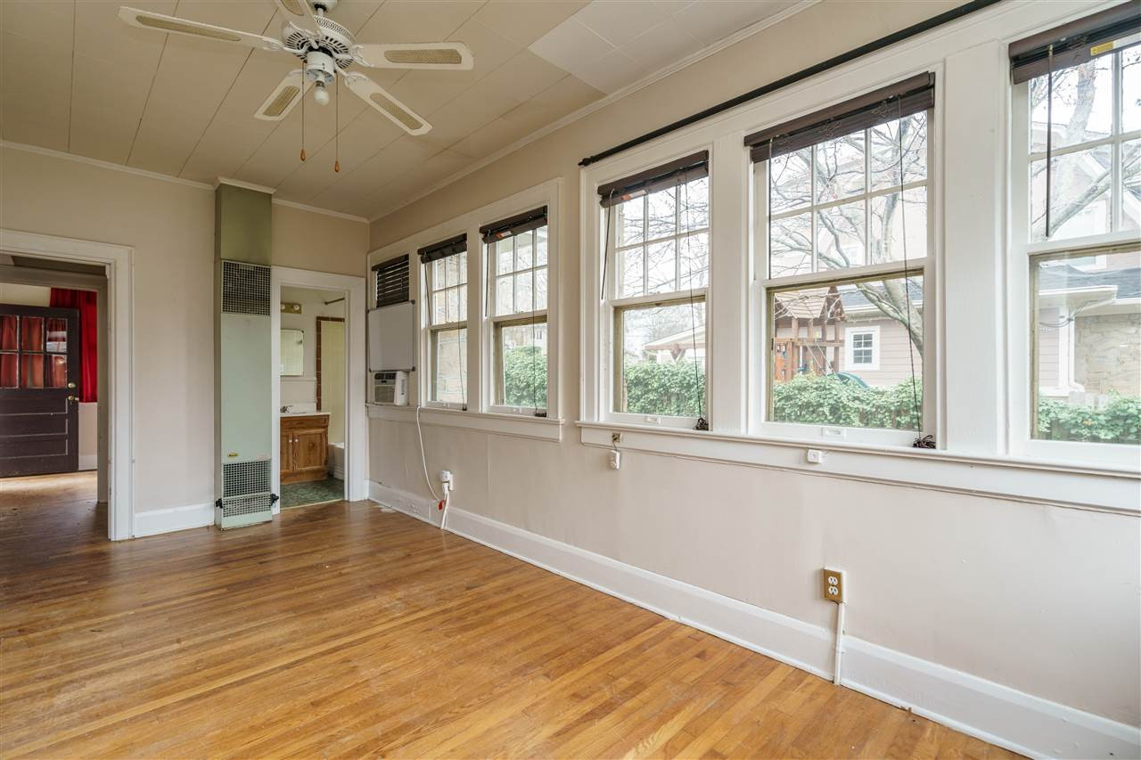 2415 Fairview Road Raleigh, NC 27608 - Photo 19 of 24 Apartment Living ro