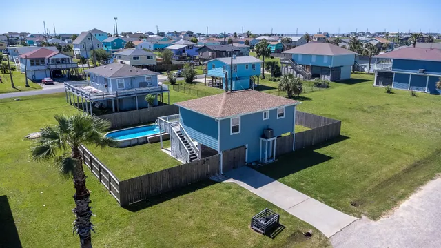 $280,000 | 16619 Mansvelt Road, Jamaica Beach, TX 77554