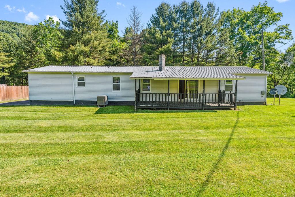 1640 Slab Town Road Sugar Grove, VA 24375 - Photo 26 of 42 Gallery Image 26