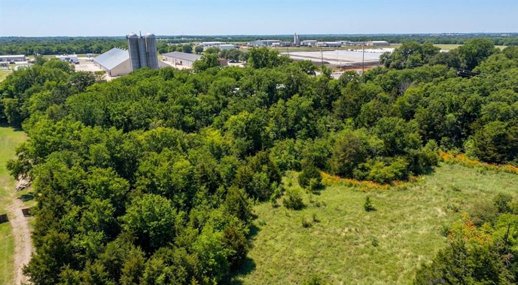 648 East Pleasant Run Road Lancaster, TX 75146 - Photo 2 of 2 an aerial view of a houses with a yard