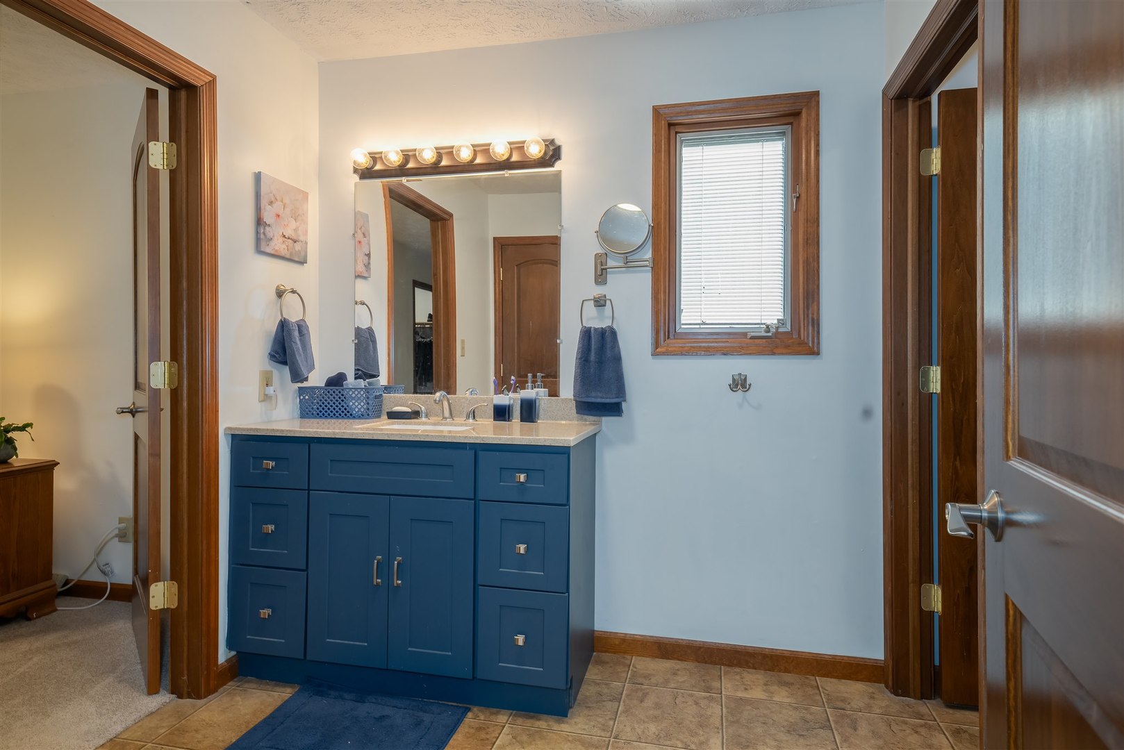 704 Franklin Way Pontiac, IL 61764 - Photo 15 of 39 a bathroom with a double vanity sink and a mirror
