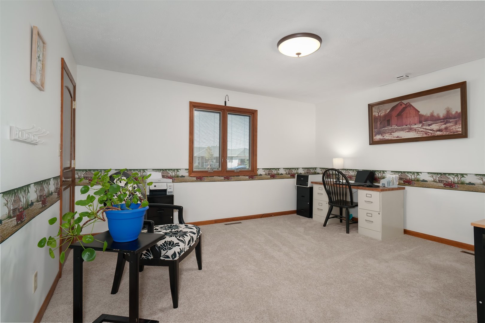 704 Franklin Way Pontiac, IL 61764 - Photo 21 of 39 a living room with furniture and kitchen view