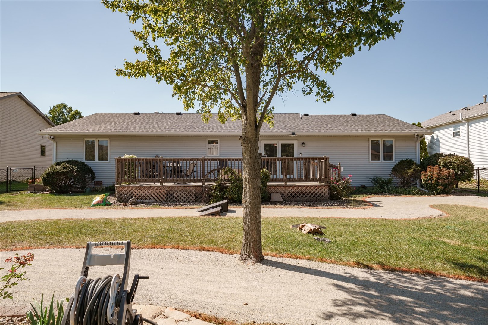 704 Franklin Way Pontiac, IL 61764 - Photo 27 of 39 a front view of a house with garden and patio