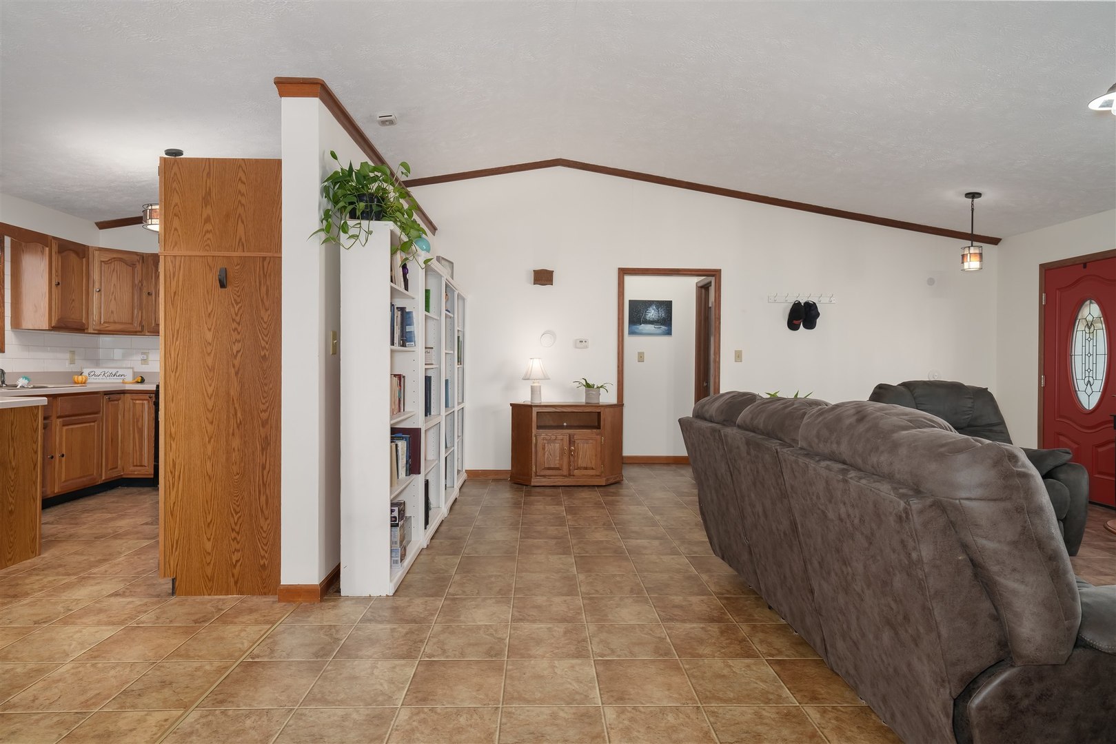704 Franklin Way Pontiac, IL 61764 - Photo 6 of 39 a living room with furniture and a refrigerator
