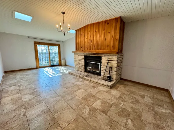 $1,600 | 1535 Monterey Court, Bettendorf, IA 52722
